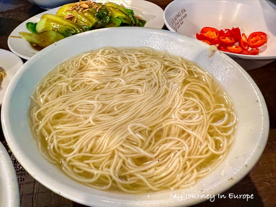 松發肉骨茶 | 新加坡必吃美食推薦,克拉碼頭總店 新加坡松發肉骨茶店 麵線湯