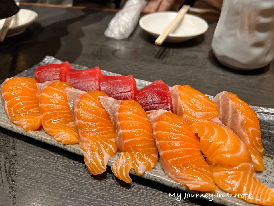 大阪梅田美食 | 春駒壽司,天神橋筋商店街超人氣名店 春駒壽司 鮭魚、鮪魚壽司