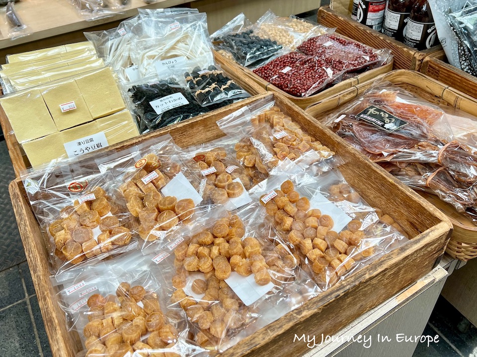 黑門市場 | 日本大阪美食之旅,大啖鰻魚、河豚、扇貝 黑門市場海鮮乾貨