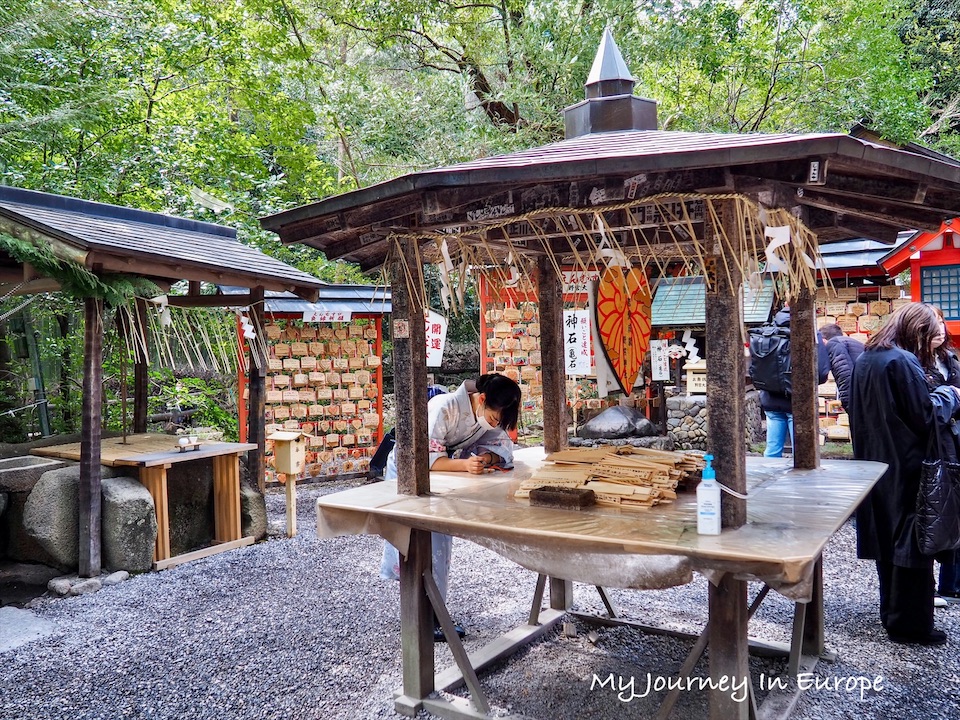 京都嵐山野宮神社 | 隱身竹林裡,祈求戀愛運、學業進步的人氣神社 京都嵐山野宮神社 祈願
