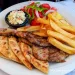 希臘聖托里尼 | 費拉餐廳 Parea Tavern 市中心的美味希臘料理 豬肉排