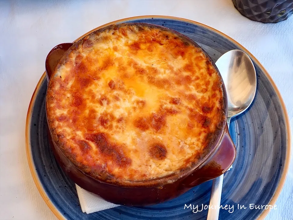 希臘聖托里尼 | 費拉餐廳 Parea Tavern 市中心的美味希臘料理 Mousaka