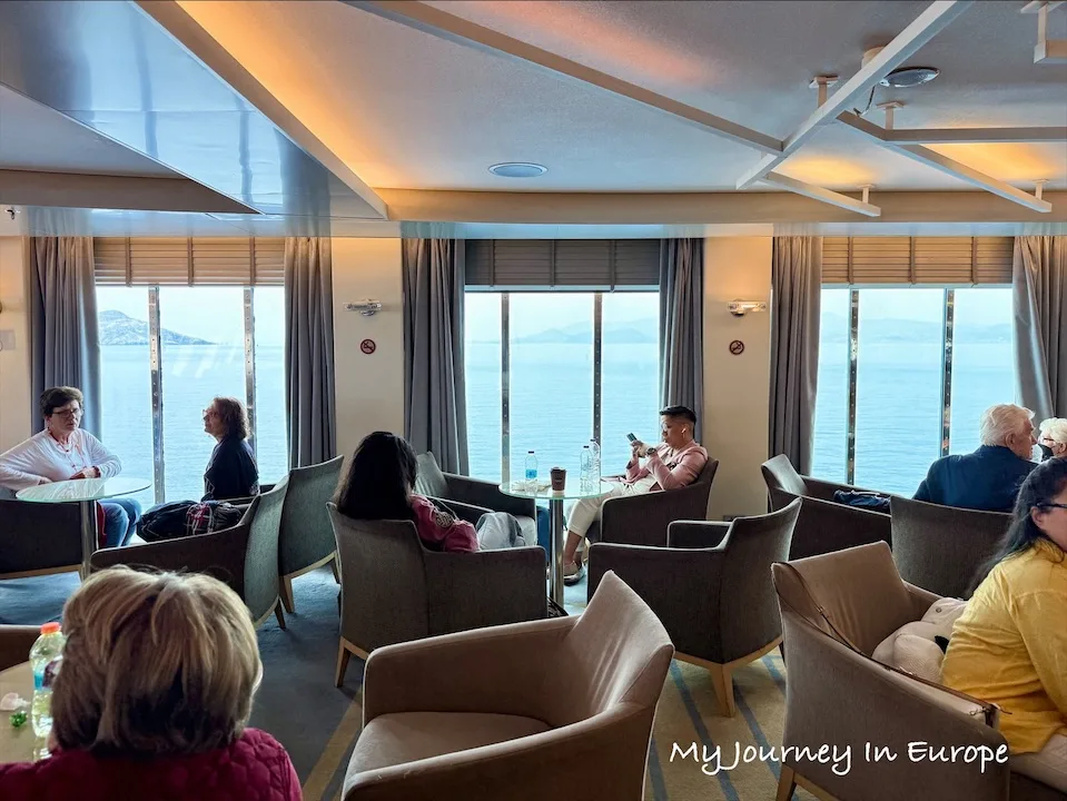 希臘跳島 | 搭船從雅典到聖托里尼,Blue Star Ferries 臥鋪搭乘經驗分享 船上自由座區