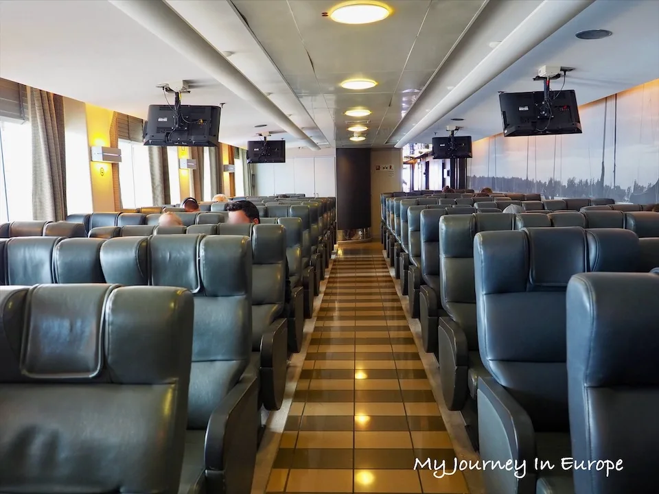 希臘跳島 | 搭船從雅典到聖托里尼,Blue Star Ferries 臥鋪搭乘經驗分享 Air seat 座位區