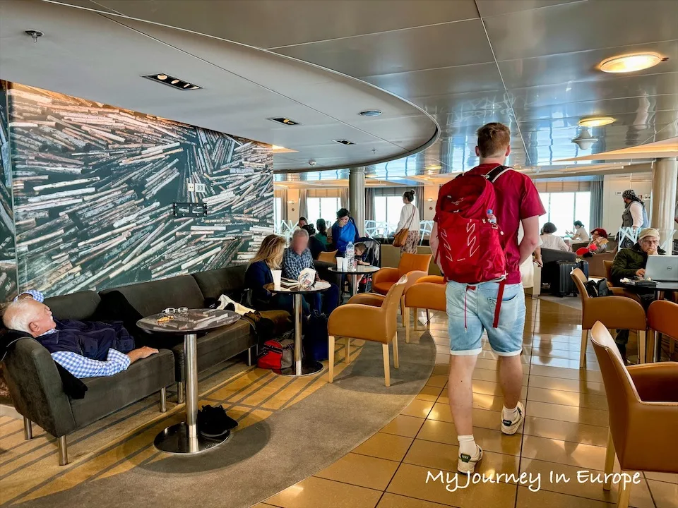 希臘跳島 | 搭船從雅典到聖托里尼,Blue Star Ferries 臥鋪搭乘經驗分享 船上自由座區