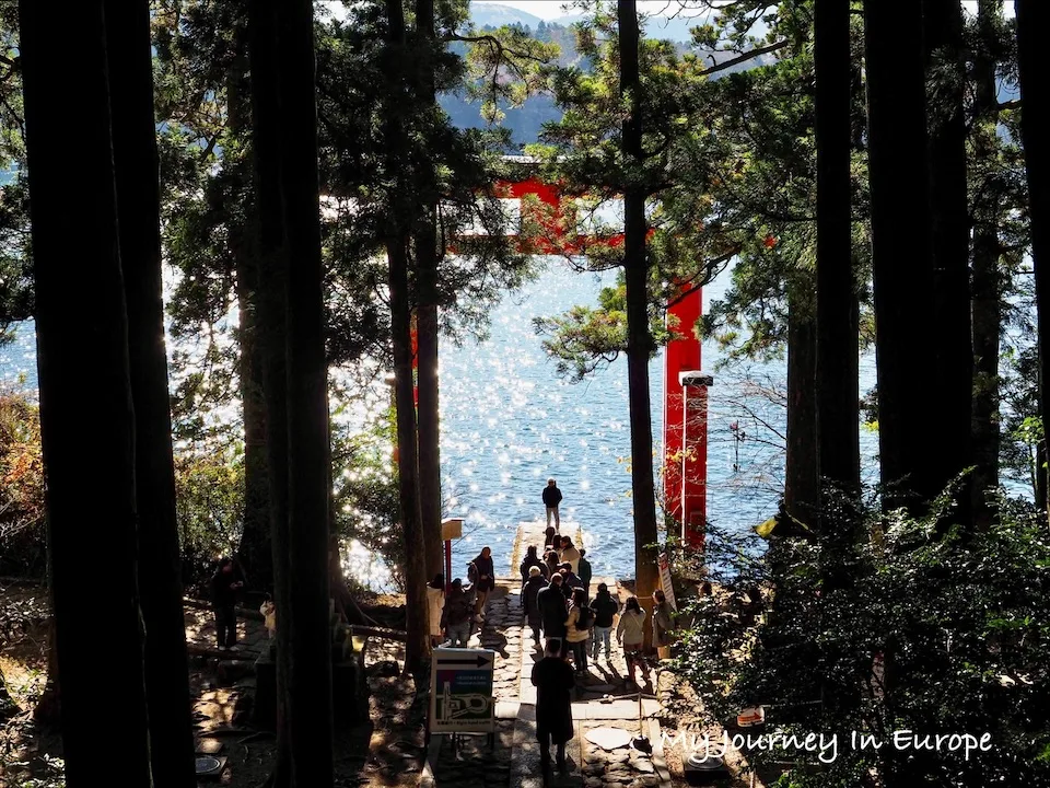 日本箱根神社 | 必拍超美水上鳥居,在蘆之湖中的平和鳥居 和平鳥居