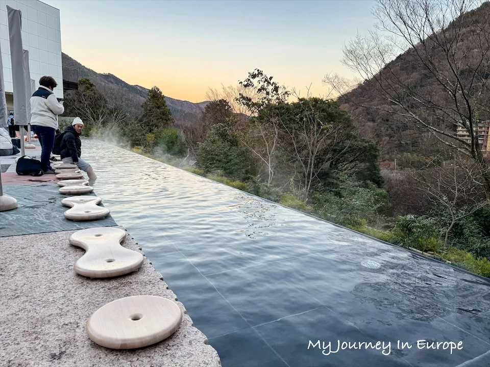 箱根雕刻森林美術館 | 箱根旅遊必去景點,門票交通懶人包 箱根雕刻森林美術館足浴